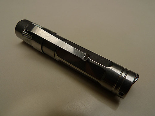 隨身小物更新-Fenix LD01＆CRKT K.I.S.S. P.E.C.K.鈔票夾折刀